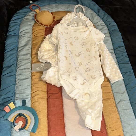 New Baby Set - Picture 5 of 7